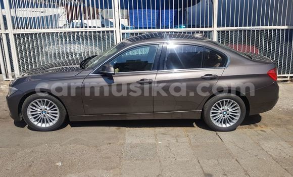 Acheter Occasion Voiture BMW 3–Series Gris à Beitbridge, Matabeleland South Acheter Occasion Voiture BMW 3–Series Gris à Beitbridge, Matabeleland South