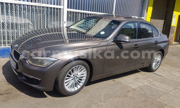 Acheter Occasion Voiture BMW 3–Series Gris à Beitbridge, Matabeleland South Acheter Occasion Voiture BMW 3–Series Gris à Beitbridge, Matabeleland South