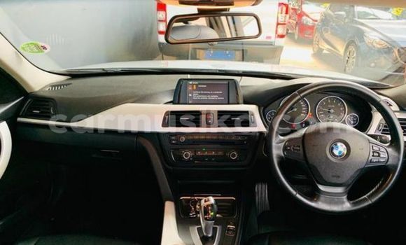 Acheter Occasion Voiture BMW 3–Series Gris à Beitbridge, Matabeleland South Acheter Occasion Voiture BMW 3–Series Gris à Beitbridge, Matabeleland South