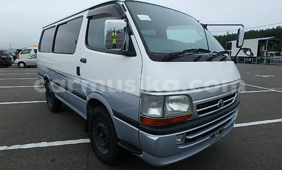 Tenga Tsaru Toyota Hiace Zvimwe Mota in Beitbridge in Matabeleland South Tenga Tsaru Toyota Hiace Zvimwe Mota in Beitbridge in Matabeleland South