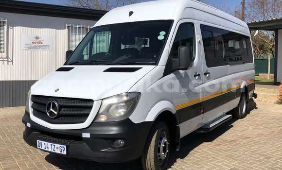 Tenga Tsaru Mercedes‒Benz S–Class Chena Mota in Beitbridge in Matabeleland South Tenga Tsaru Mercedes‒Benz S–Class Chena Mota in Beitbridge in Matabeleland South