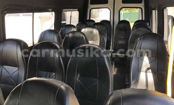 Tenga Tsaru Mercedes‒Benz S–Class Chena Mota in Beitbridge in Matabeleland South Tenga Tsaru Mercedes‒Benz S–Class Chena Mota in Beitbridge in Matabeleland South