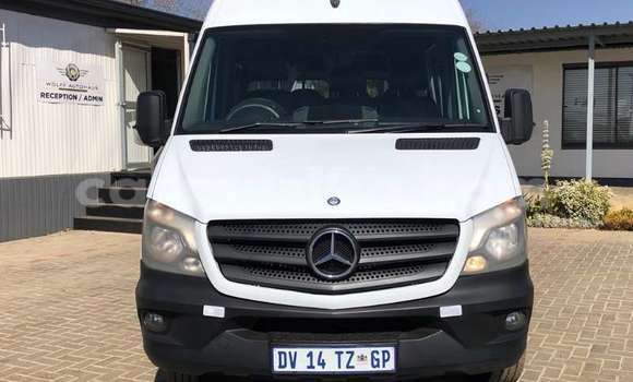 Tenga Tsaru Mercedes‒Benz S–Class Chena Mota in Beitbridge in Matabeleland South Tenga Tsaru Mercedes‒Benz S–Class Chena Mota in Beitbridge in Matabeleland South