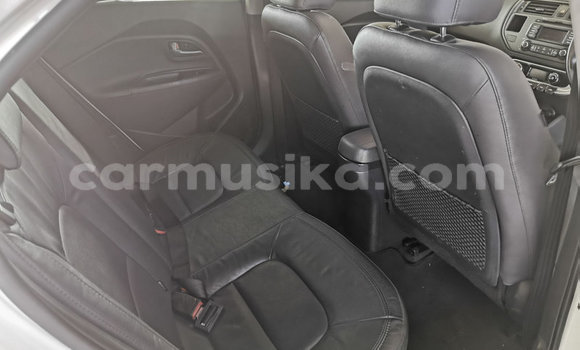 Acheter Occasion Voiture Kia Rio Blanc à Beitbridge, Matabeleland South Acheter Occasion Voiture Kia Rio Blanc à Beitbridge, Matabeleland South