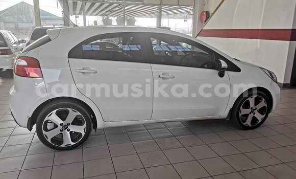 Acheter Occasion Voiture Kia Rio Blanc à Beitbridge, Matabeleland South Acheter Occasion Voiture Kia Rio Blanc à Beitbridge, Matabeleland South