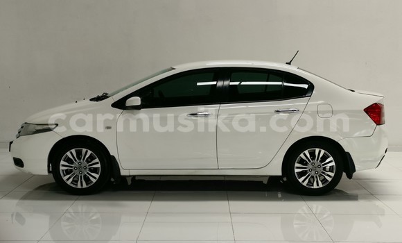 Acheter Occasion Voiture Honda Ballade Blanc à Beitbridge, Matabeleland South Acheter Occasion Voiture Honda Ballade Blanc à Beitbridge, Matabeleland South