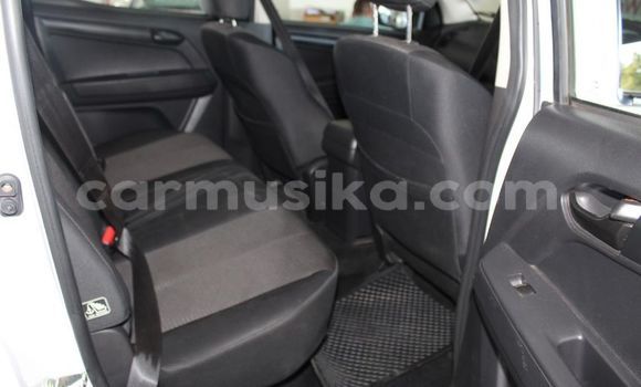 Acheter Occasion Voiture Isuzu KB Blanc à Beitbridge, Matabeleland South Acheter Occasion Voiture Isuzu KB Blanc à Beitbridge, Matabeleland South