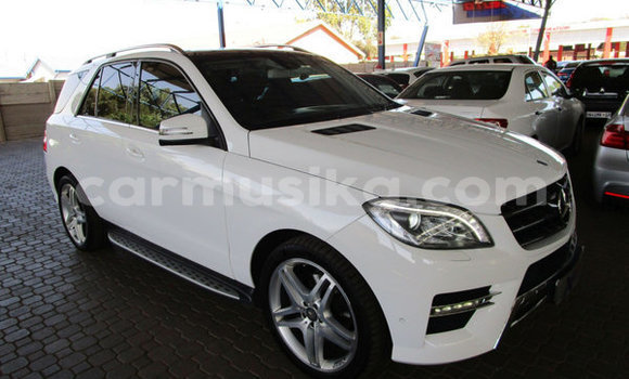 Acheter Occasion Voiture Mercedes‒Benz M–Class Blanc à Beitbridge, Matabeleland South Acheter Occasion Voiture Mercedes‒Benz M–Class Blanc à Beitbridge, Matabeleland South