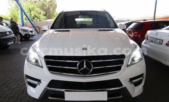 Acheter Occasion Voiture Mercedes‒Benz M–Class Blanc à Beitbridge, Matabeleland South Acheter Occasion Voiture Mercedes‒Benz M–Class Blanc à Beitbridge, Matabeleland South