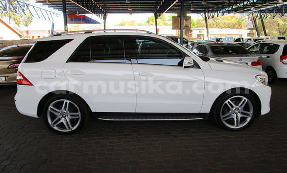 Acheter Occasion Voiture Mercedes‒Benz M–Class Blanc à Beitbridge, Matabeleland South Acheter Occasion Voiture Mercedes‒Benz M–Class Blanc à Beitbridge, Matabeleland South