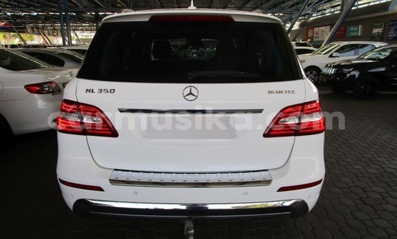Acheter Occasion Voiture Mercedes‒Benz M–Class Blanc à Beitbridge, Matabeleland South Acheter Occasion Voiture Mercedes‒Benz M–Class Blanc à Beitbridge, Matabeleland South