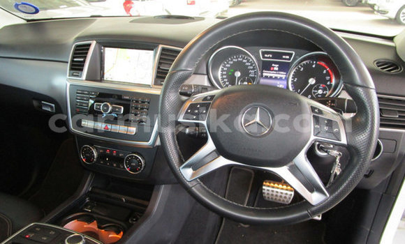 Acheter Occasion Voiture Mercedes‒Benz M–Class Blanc à Beitbridge, Matabeleland South Acheter Occasion Voiture Mercedes‒Benz M–Class Blanc à Beitbridge, Matabeleland South