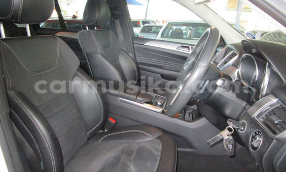 Acheter Occasion Voiture Mercedes‒Benz M–Class Blanc à Beitbridge, Matabeleland South Acheter Occasion Voiture Mercedes‒Benz M–Class Blanc à Beitbridge, Matabeleland South