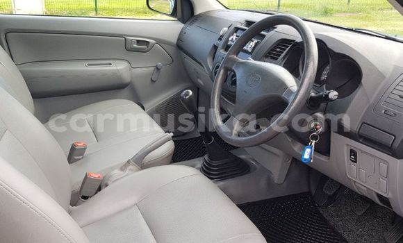 Tenga Tsaru Toyota Hilux Bhuruu Mota in Beitbridge in Matabeleland South Tenga Tsaru Toyota Hilux Bhuruu Mota in Beitbridge in Matabeleland South