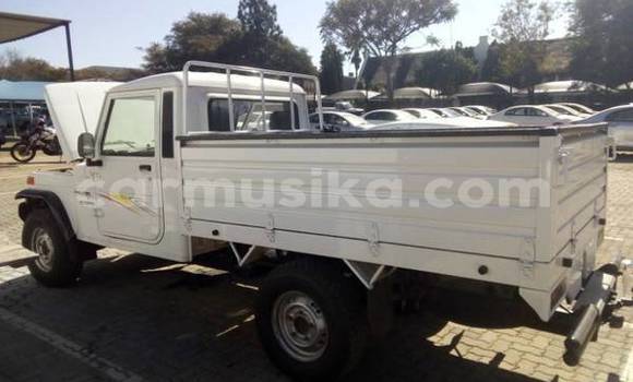 Acheter Occasion Voiture Mahindra Bolero Blanc à Beitbridge, Matabeleland South Acheter Occasion Voiture Mahindra Bolero Blanc à Beitbridge, Matabeleland South