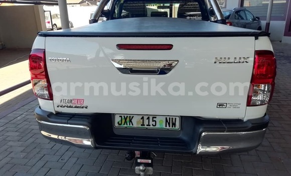 Buy Used Toyota Hilux White Car in Beitbridge in Matabeleland South Buy Used Toyota Hilux White Car in Beitbridge in Matabeleland South