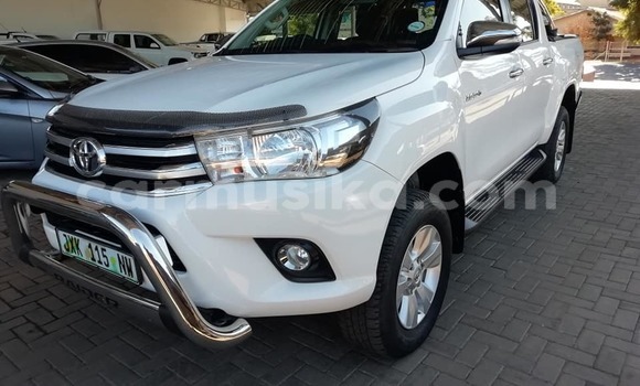 Buy Used Toyota Hilux White Car in Beitbridge in Matabeleland South Buy Used Toyota Hilux White Car in Beitbridge in Matabeleland South