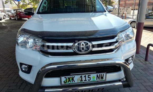 Buy Used Toyota Hilux White Car in Beitbridge in Matabeleland South Buy Used Toyota Hilux White Car in Beitbridge in Matabeleland South