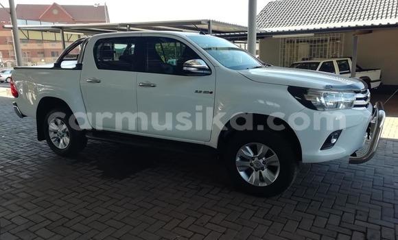 Buy Used Toyota Hilux White Car in Beitbridge in Matabeleland South Buy Used Toyota Hilux White Car in Beitbridge in Matabeleland South