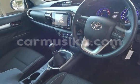 Buy Used Toyota Hilux White Car in Beitbridge in Matabeleland South Buy Used Toyota Hilux White Car in Beitbridge in Matabeleland South