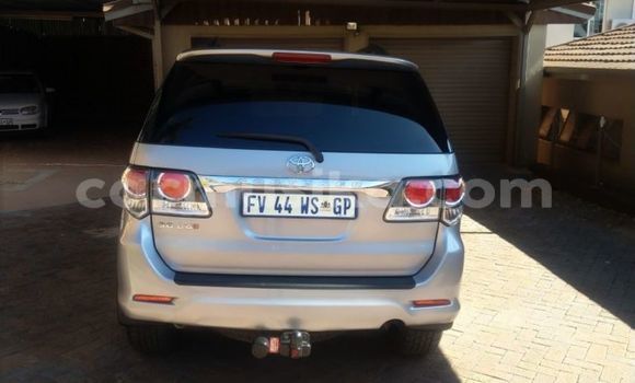 Tenga Tsaru Toyota Fortuner Bhuruu Mota in Beitbridge in Matabeleland South Tenga Tsaru Toyota Fortuner Bhuruu Mota in Beitbridge in Matabeleland South