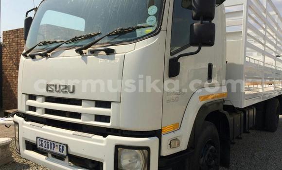 Acheter Occasion Utilitaire Isuzu FTR 850 Blanc à Beitbridge, Matabeleland South Acheter Occasion Utilitaire Isuzu FTR 850 Blanc à Beitbridge, Matabeleland South