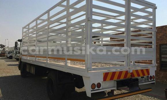 Acheter Occasion Utilitaire Isuzu FTR 850 Blanc à Beitbridge, Matabeleland South Acheter Occasion Utilitaire Isuzu FTR 850 Blanc à Beitbridge, Matabeleland South