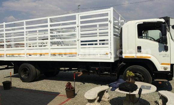 Acheter Occasion Utilitaire Isuzu FTR 850 Blanc à Beitbridge, Matabeleland South Acheter Occasion Utilitaire Isuzu FTR 850 Blanc à Beitbridge, Matabeleland South