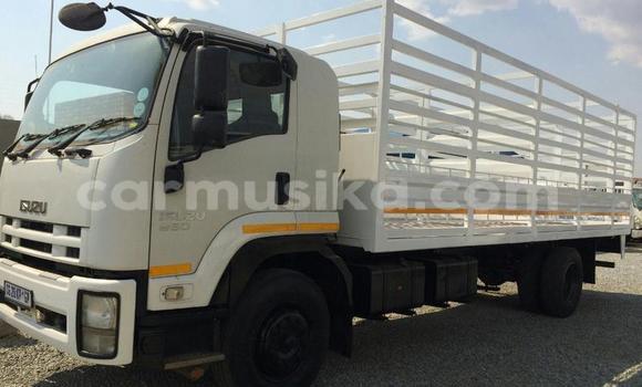 Acheter Occasion Utilitaire Isuzu FTR 850 Blanc à Beitbridge, Matabeleland South Acheter Occasion Utilitaire Isuzu FTR 850 Blanc à Beitbridge, Matabeleland South