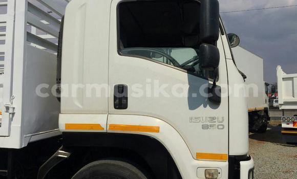 Acheter Occasion Utilitaire Isuzu FTR 850 Blanc à Beitbridge, Matabeleland South Acheter Occasion Utilitaire Isuzu FTR 850 Blanc à Beitbridge, Matabeleland South