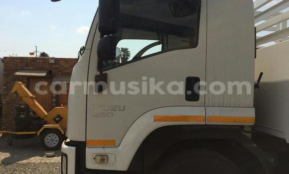 Acheter Occasion Utilitaire Isuzu FTR 850 Blanc à Beitbridge, Matabeleland South Acheter Occasion Utilitaire Isuzu FTR 850 Blanc à Beitbridge, Matabeleland South