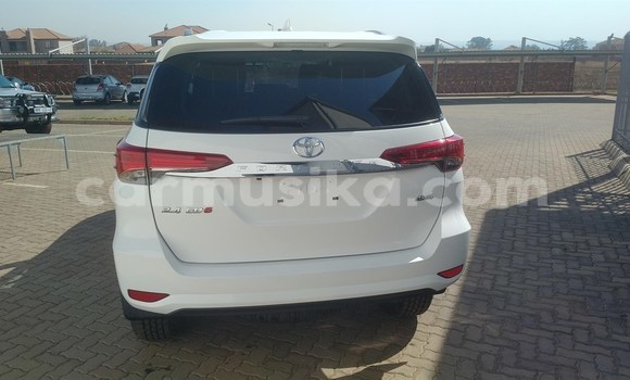 Buy Used Toyota Fortuner White Car in Harare in Harare Buy Used Toyota Fortuner White Car in Harare in Harare