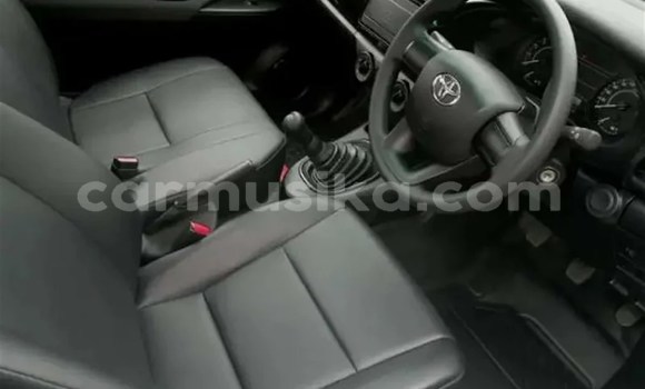 Buy Used Toyota Hilux White Car in Harare in Harare Buy Used Toyota Hilux White Car in Harare in Harare
