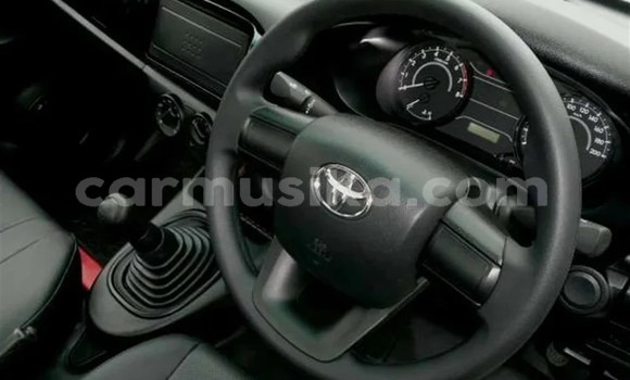 Buy Used Toyota Hilux White Car in Harare in Harare Buy Used Toyota Hilux White Car in Harare in Harare