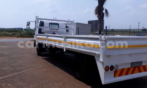 Acheter Occasion Utilitaire Hino 300 Series Blanc à Beitbridge, Matabeleland South Acheter Occasion Utilitaire Hino 300 Series Blanc à Beitbridge, Matabeleland South