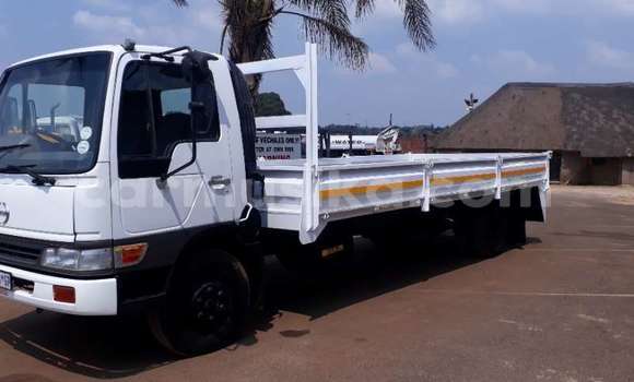 Acheter Occasion Utilitaire Hino 300 Series Blanc à Beitbridge, Matabeleland South Acheter Occasion Utilitaire Hino 300 Series Blanc à Beitbridge, Matabeleland South