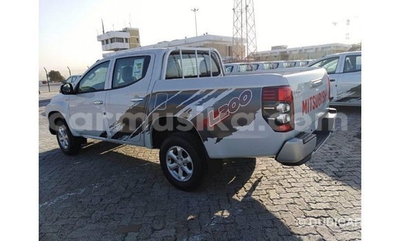 Acheter Import Voiture Mitsubishi L200 Blanc à Import - Dubai, Harare Acheter Import Voiture Mitsubishi L200 Blanc à Import - Dubai, Harare