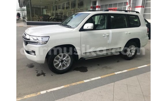 Acheter Import Voiture Toyota Land Cruiser Blanc à Import - Dubai, Harare Acheter Import Voiture Toyota Land Cruiser Blanc à Import - Dubai, Harare