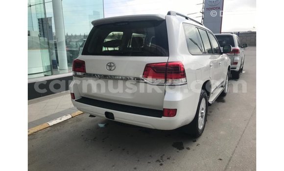 Acheter Import Voiture Toyota Land Cruiser Blanc à Import - Dubai, Harare Acheter Import Voiture Toyota Land Cruiser Blanc à Import - Dubai, Harare