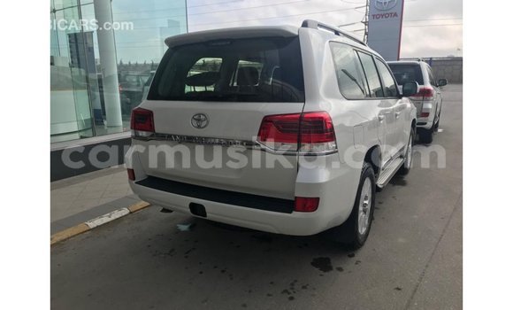 Acheter Import Voiture Toyota Land Cruiser Blanc à Import - Dubai, Harare Acheter Import Voiture Toyota Land Cruiser Blanc à Import - Dubai, Harare