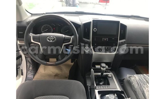 Acheter Import Voiture Toyota Land Cruiser Blanc à Import - Dubai, Harare Acheter Import Voiture Toyota Land Cruiser Blanc à Import - Dubai, Harare
