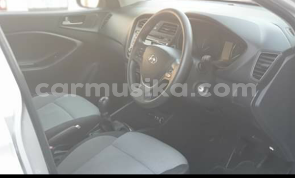 Buy Used Hyundai i20 White Car in Beitbridge in Matabeleland South Buy Used Hyundai i20 White Car in Beitbridge in Matabeleland South