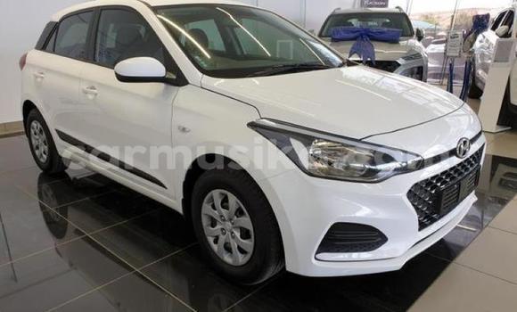 Buy Used Hyundai i20 White Car in Beitbridge in Matabeleland South Buy Used Hyundai i20 White Car in Beitbridge in Matabeleland South