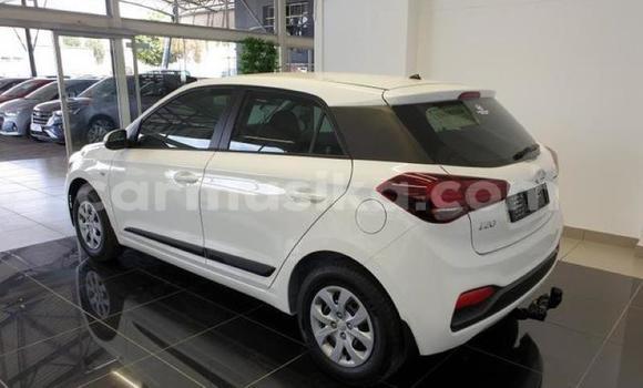 Buy Used Hyundai i20 White Car in Beitbridge in Matabeleland South Buy Used Hyundai i20 White Car in Beitbridge in Matabeleland South
