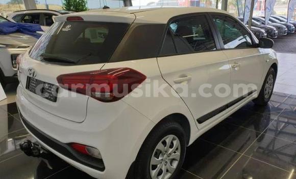 Buy Used Hyundai i20 White Car in Beitbridge in Matabeleland South Buy Used Hyundai i20 White Car in Beitbridge in Matabeleland South
