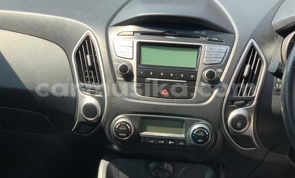 Acheter Occasion Voiture Hyundai ix35 Gris à Beitbridge, Matabeleland South Acheter Occasion Voiture Hyundai ix35 Gris à Beitbridge, Matabeleland South