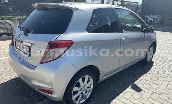 Acheter Occasion Voiture Toyota Yaris Gris à Beitbridge, Matabeleland South Acheter Occasion Voiture Toyota Yaris Gris à Beitbridge, Matabeleland South