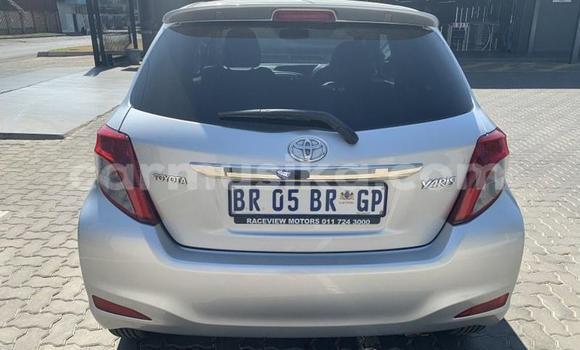 Acheter Occasion Voiture Toyota Yaris Gris à Beitbridge, Matabeleland South Acheter Occasion Voiture Toyota Yaris Gris à Beitbridge, Matabeleland South