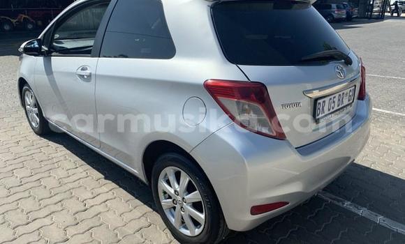 Acheter Occasion Voiture Toyota Yaris Gris à Beitbridge, Matabeleland South Acheter Occasion Voiture Toyota Yaris Gris à Beitbridge, Matabeleland South