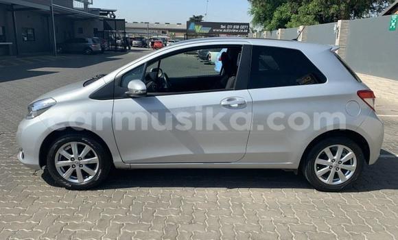 Acheter Occasion Voiture Toyota Yaris Gris à Beitbridge, Matabeleland South Acheter Occasion Voiture Toyota Yaris Gris à Beitbridge, Matabeleland South